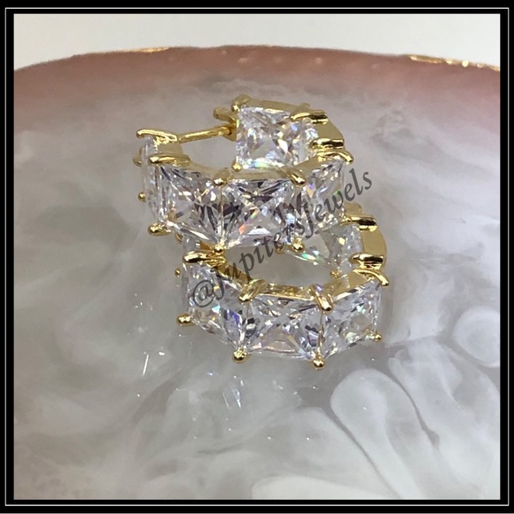 New gold 8g square cut princess prism simulated diamond chunky huggie earrings - Picture 4 of 8